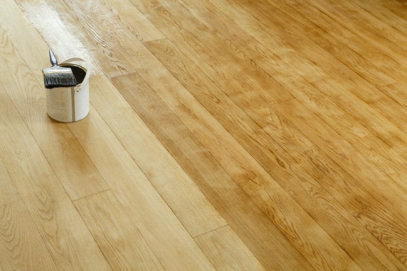 renowacja drewnianej podłogi